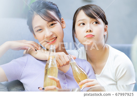 Women party, drinking 67997925