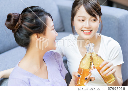 Women party, drinking 67997936