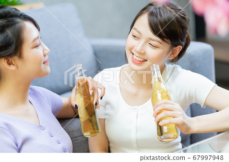 Women party, drinking 67997948