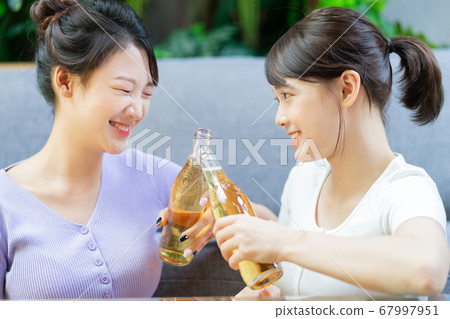 Women party, drinking 67997951