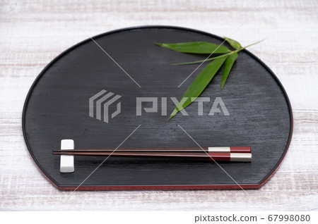 日本形象的彩繪的筷子和Obon 67998080