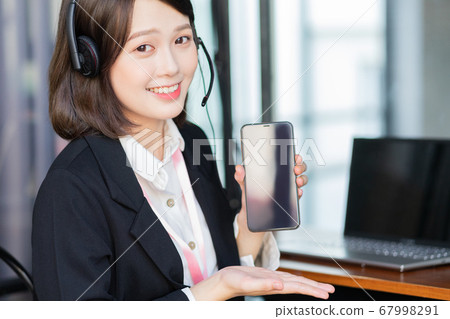 Business woman working 67998291