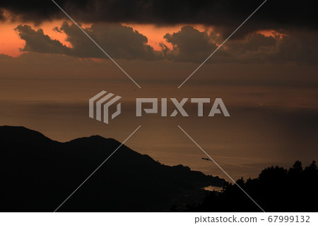 Nishina Pass at dusk Nishina Pass at dusk 67999132