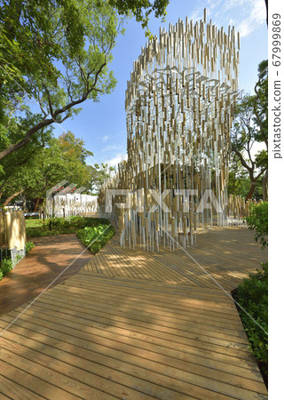 公園環保建築概念與樹木 67999869