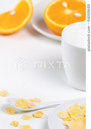Corn flakes dessert breakfast spoon milk corn flakes with milk コーンフレーク cow milk 68000689