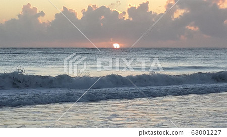 Sunrise on the Indian Ocean Beach Sunrise on the Indian Ocean Beach 68001227