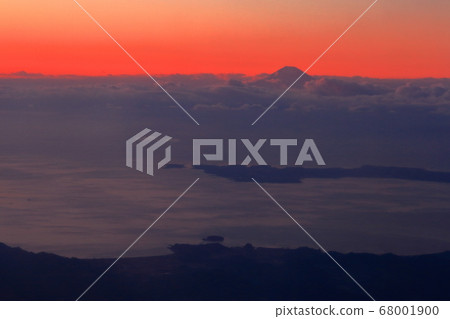 富士山在東京灣的日落 富士山在東京灣的日落 68001900