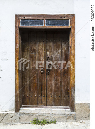 vintage wooden door 68004052