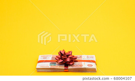 A pack of five thousandth bills with red ribbons 68004107