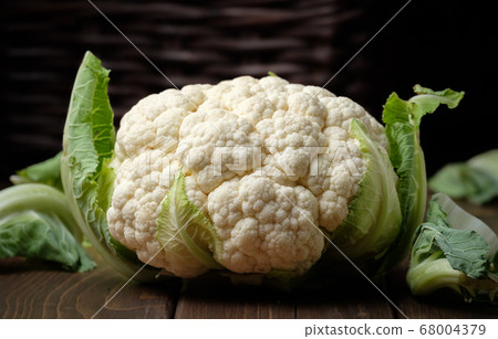 vegetable cauliflower head fresh raw vegan food ingredient still life 68004379