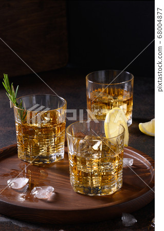 Three glasses of cold whiskey with rosemary 68004877