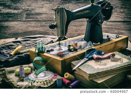 Old sewing machine Old sewing machine 68004987