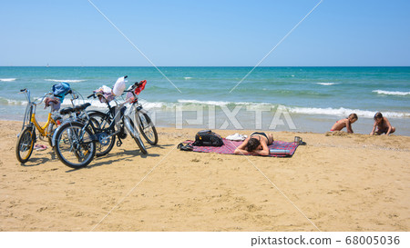 On the sandy seashore, a family arriving on 68005036