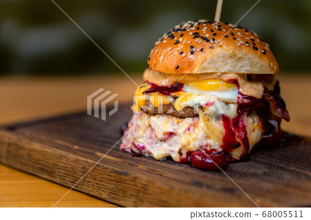Close up tasty burger with minced meat served on tray 68005511