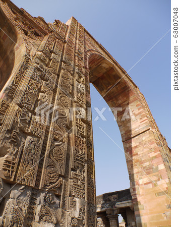新德里：Qutub Minar 68007048