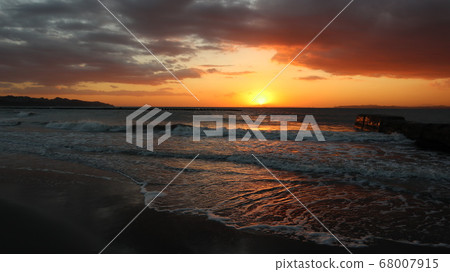 Shinmaiko Coast Sunset New Year's Eve 68007915