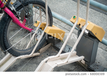 Bicycle parking photos taken in Japan 68008389