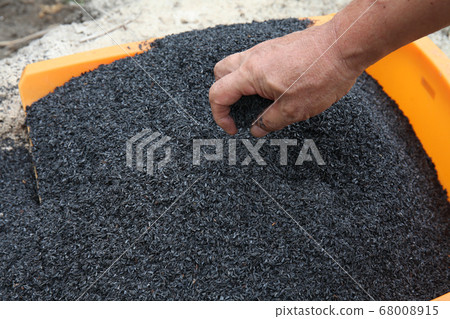 Chaff charcoal 68008915