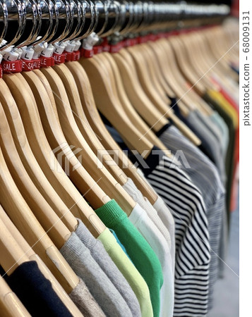 Old clothes display 68009131