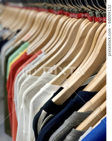 Old clothes display 68009132