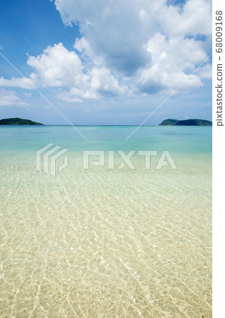 沖繩縣西表島的船漂浮在伊達之濱 沖繩縣西表島的船漂浮在伊達之濱 68009168