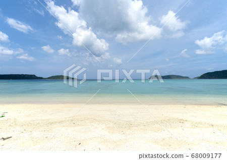 沖繩縣西表島的船漂浮在伊達之濱 沖繩縣西表島的船漂浮在伊達之濱 68009177