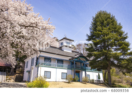 [山梨縣北斗市]山梨縣指定文化財產，盛開的Tsu根學校，明治學校大樓 68009356