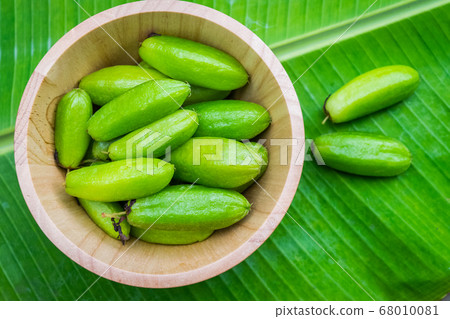 Averrhoa bilimbi fruit 68010081