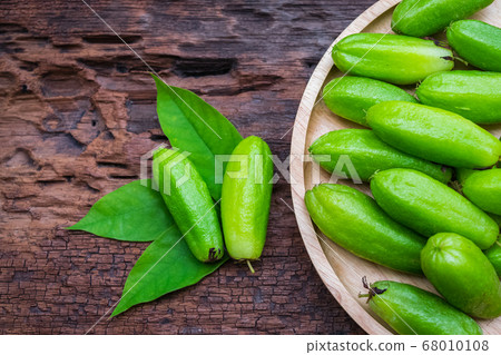 Averrhoa bilimbi fruit 68010108