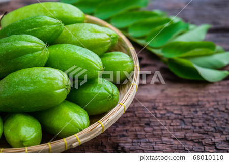 Averrhoa bilimbi fruit 68010110