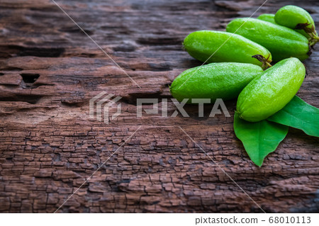 Averrhoa bilimbi fruit 68010113