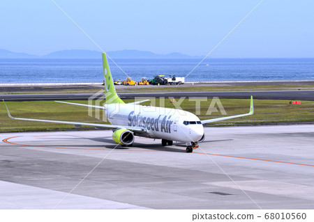 Airplane arriving at Oita Airport 68010560