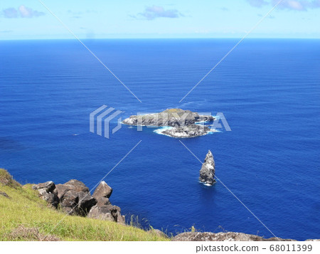 The sea as seen from Lanokau on Easter Island The sea as seen from Lanokau on Easter Island 68011399