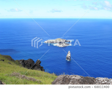 The sea as seen from Lanokau on Easter Island The sea as seen from Lanokau on Easter Island 68011400