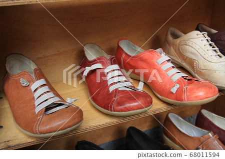 手工製作的鞋子，對眼睛和心臟都很溫暖，可以帶您到一個美好的地方。 68011594