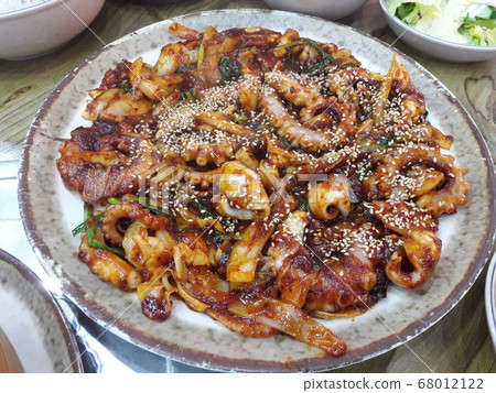Stir-fried spicy spicy octopus Stir-fried spicy spicy octopus 68012122