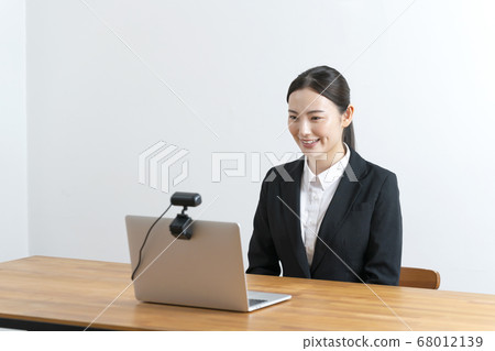 在線面試網頁求職形象 在線面試網頁求職形象 68012139