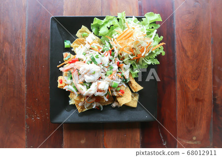 fried wonton and shrimp salad 68012911