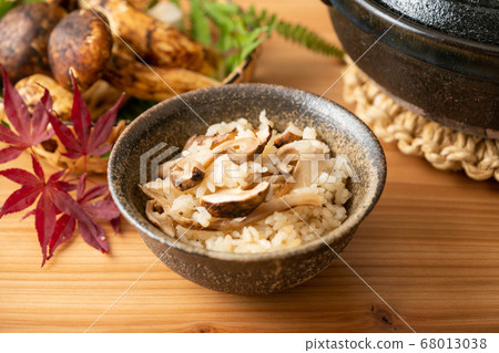 松茸蘑菇飯 68013038