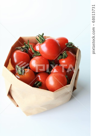 Cherry tomatoes in a paper bag Cherry tomatoes in a paper bag 68013731