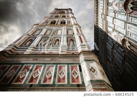 Detail of the famous giotto's bell tower in florence (Italy) 68014525