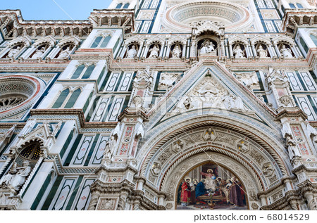 Facade of the famous basilica of Santa Maria del Fiore in Florence (Italy) 68014529