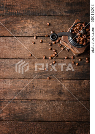 Old coffee grinder on wooden table with copyspace Old coffee grinder on wooden table with copyspace 68016208