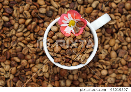 medium roasted coffee beans with white porcelain medium roasted coffee beans with white porcelain 68019897