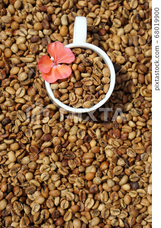 medium roasted coffee beans with white porcelain medium roasted coffee beans with white porcelain 68019900