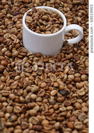 medium roasted coffee beans with white porcelain medium roasted coffee beans with white porcelain 68019903