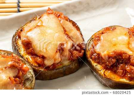 Grilled meat sauce cheese with water eggplant. 68020425