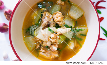 Tom yam chicken and hatched marinade in a tableware bowl. 68021260