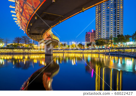 night view of kaohsiung by love river in taiwan 68022427