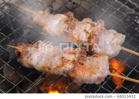 Charcoal-grilled Yakiton 68023432